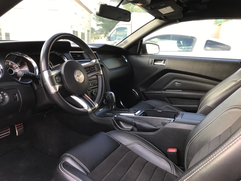 MUSTANG GT INTERIEUR.jpg